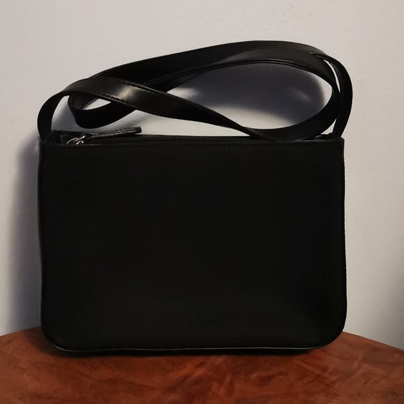 Guess purse, on the small clutch size - Picture 4 of 4